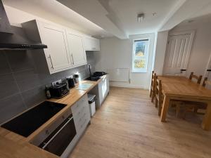 New 3 Bedroom Apartment Next to Station