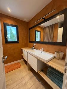 Villa Pinède sea view, close to Cannes