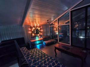 Cozy 2 rooms, 2 bathrooms, Loft, Balcony with Free Parking