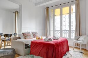 TBS 320 - Superb apartment with Eiffel Tower view