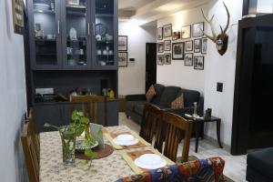 Entire Vintage Apartment, Historic Heights Haven