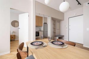 Stylish Apartment in a Modern Development 800 m from Spodek by Noclegi Renters