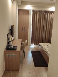 The Skyline Stay luxurious studio nearby Metro and Expo