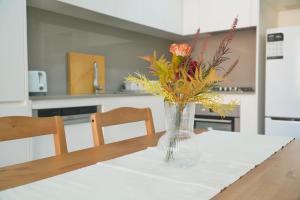 Modern 2 BDR APT close to Station & Free Parking
