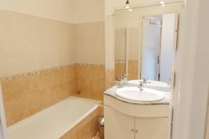 Bright apartment with a view in Cannes