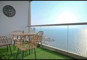 شقة في برج داماك