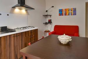 La Donzella Residence - Red Apartment