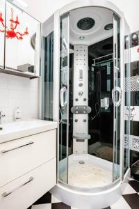 Roma Gemelli - Black&White Urban Loft