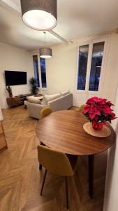 15 mins from Sagrada Familia