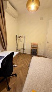 15 mins from Sagrada Familia