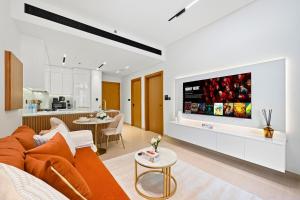 Golden Stays - Fully Equipped 1BR Apartment I Pool & Gym I JVC Dubai