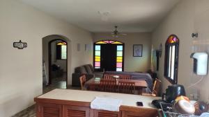 Casa grande em Caraguatatuba bairro Porto Novo 3 dormitórios