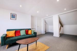 Spacious 2 Bedroom Apartment, Free Parking, WiFi