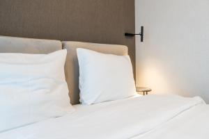 Global Park Prestigious Apartment by BookingHost