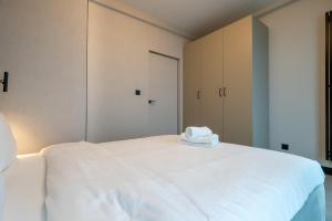 Global Park Prestigious Apartment by BookingHost