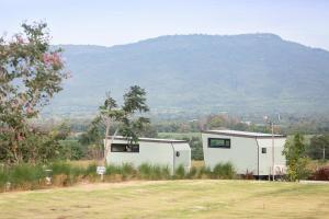 Mint camper car mine hills2