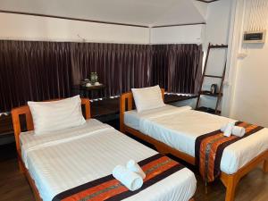 Baan Khlong Mae Kha Hotel