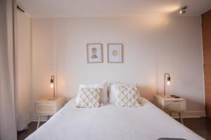 Comfortable family apartment security screen