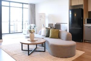 City focused comfy city view apartment