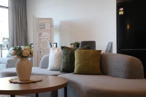 City focused comfy city view apartment