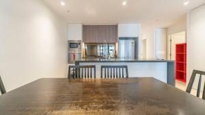 Spacious 3BR 2 Car Spaces Walk to Station