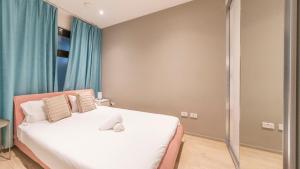 Spacious 3BR 2 Car Spaces Walk to Station