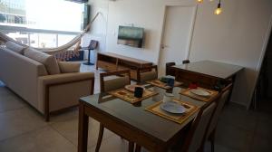 João Pessoa, a dois passos do paraíso, 2 suítes com AC, vista panorâmica para o mar do Bessa, portaria 24h e 2 vagas de garagem