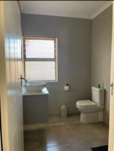 Serene pool house luxury 8 slp self-catering accom, Langebaan Golf estate