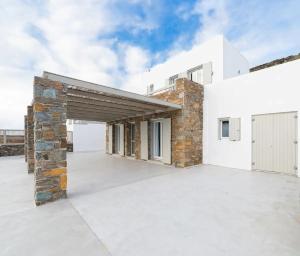 Cycladic Elegance Luxurious Villa with Panoramic Sea Views