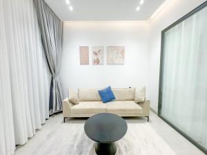 Cozy Boutique Chilling