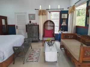Ruma Kaca Simanindo Bed&Breakfast