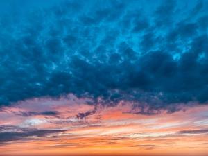 Central SkyView Apartment