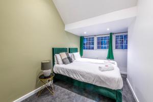 Centralised Admiralty Terrace with FREE PARKING by Prescott Apartments