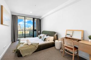 The Regal - Modern LUX 2BR High-Floor apt with Ocean Views and Pool