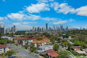 The Regal - Modern LUX 2BR High-Floor apt with Ocean Views and Pool