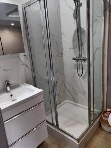 Petit chalet avec piscine privée