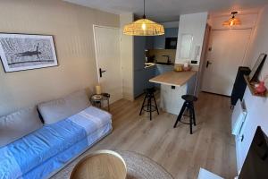 Charming Air-Conditioned Apartment with Terrace & Parking 600 m from the