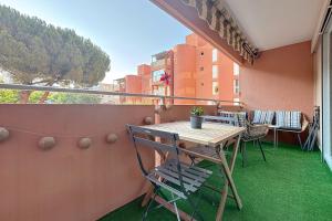 Charming Air-Conditioned Apartment with Terrace & Parking 600 m from the