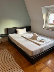 private Zimmer im Serviced Apartment - mit wöchentlicher Reinigung