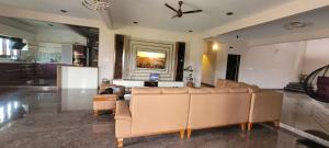 Blue Mirage Villa by StayJadeACPoolLawnJacuzzi