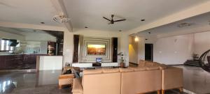 Blue Mirage Villa by StayJadeACPoolLawnJacuzzi