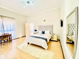 Siena Sun Celebration House Party friendly noise tolerant