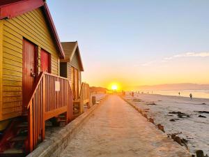 Wavescapes Shoreline Stay