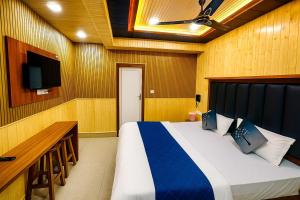 Hotel Galaxy G And P Near Naini Lake And Mall Road Hotel - Best Premium Hotel - Free Wifi and Room Service