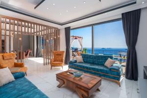 Kalkanda Deniz Manzaralı Lüks Tatil Villası