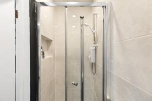 Comfy Room and Parking Fast Access to Central London