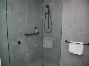 Clayton Luxe Retreat- Elegant 2 BDR with Balcony