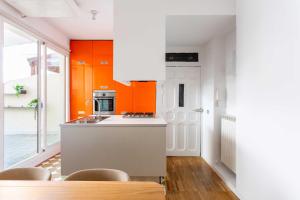 Charming 2BD Apartment with Terrace