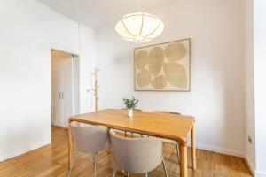 Charming 2BD Apartment with Terrace