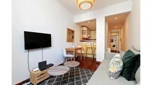 Comfy 1 BR Flat - Bright, Central & Calm